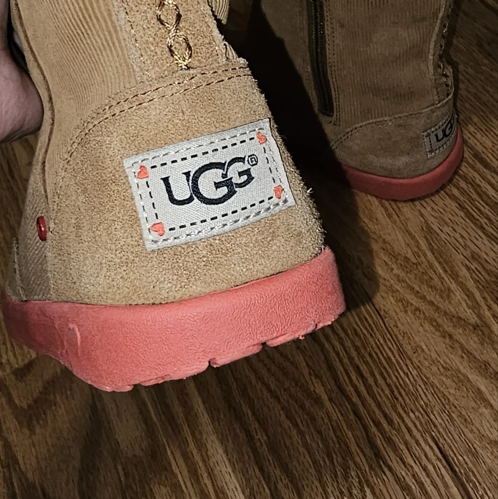 Ugg corduroy heart tan size 5 boots - Picture 7 of 9